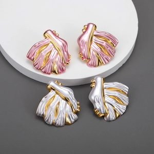 Boucles D'oreilles Feuille En Acier Inoxydable Plaquées Or 18K Abstraites Plissées Bijoux Statement Pour Femmes Niche