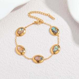 Bracelet chaîne dorée avec breloques géométriques en nacre d'abalone et extension