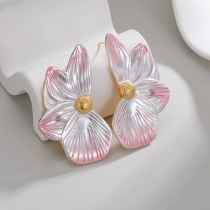 Elegant 3D flower earrings with pink gradient petals and golden center details