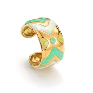 Irregular geometric enamel ring in 18k gold with green and cream retro line patterns