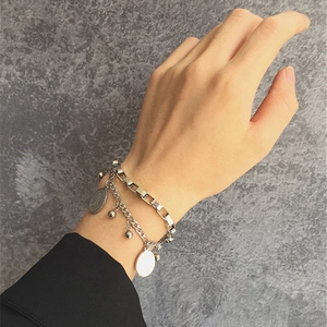 Bracelet double couche en acier titane argenté avec arbre de vie et breloques de pièces