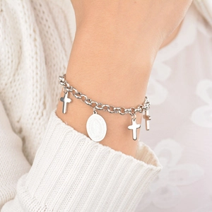 Bracelet chaîne argenté à plusieurs couches avec croix et médaille de la Vierge Marie