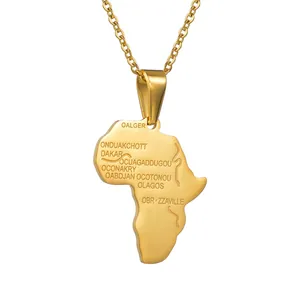 Collier avec pendentif carte de l'Afrique en acier plaqué or 18K et noms de villes