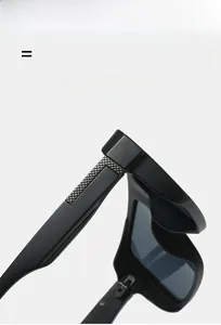 Détail de la monture de lunettes carrées avec texture diamantée et matériau léger