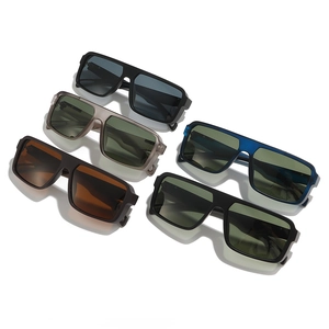 Lot de cinq lunettes de soleil carrées en noir, gris, bleu et ambre pour hommes et femmes