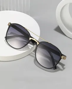 Detail of 2025 trendy double-bridge sunglasses with gradient lenses on minimalist stand