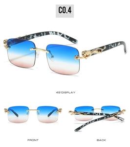 Détail des lunettes de soleil carrées sans monture avec guépard doré et branches écaillées