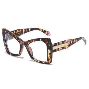 Lunettes papillon rétro œil-de-chat avec monture écaille violette et détails dorés