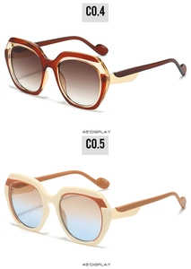 Détail de lunettes de soleil carrées avec montures ambre et crème sous un angle de 45°