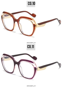 Vue détaillée à 45 degrés de montures de lunettes carrées bicolores avec accents dorés