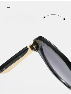 Gros plan sur la charnière métallique dorée durable d'une monture de lunettes noire