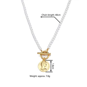 Collier de perles avec pendentif pièce Elizabeth II et fermoir à bascule OT, long 40cm