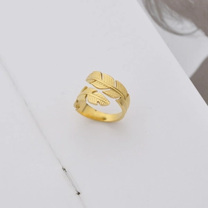 Adjustable golden leaf open ring in stainless steel with realistic vein texture details