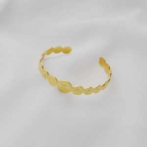 Bracciale aperto placcato oro 14K stile francese con medaglioni circolari testurizzati