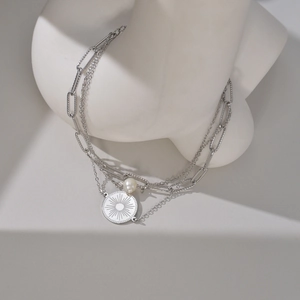 Bracelet multicouche en or 14K argenté avec pendentif rayon de soleil et perle blanche
