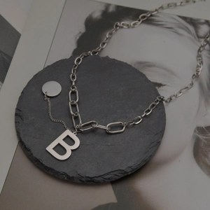 Collana in acciaio inossidabile argento con lettera B e ciondolo a moneta tonda