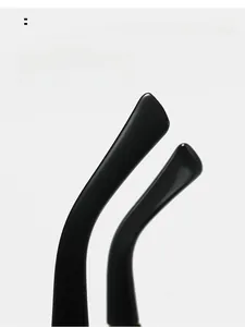 Dettaglio delle stanghette ergonomiche curve su occhiali da sole futuristici slim