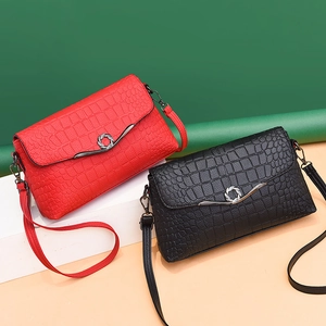 Women Crocodile Embossed PU Leather Crossbody Bag Flap Handbag With Metal Ring Buckle Adjustable Strap Elegant