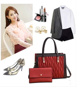 Red and black tote bag with wave texture and matching wallet for office commute