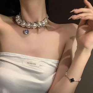 French style pearl necklace with zircon pendant and black clover bracelet set on model