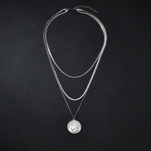Collier multicouche en acier inoxydable argenté avec pendentif pièce de monnaie