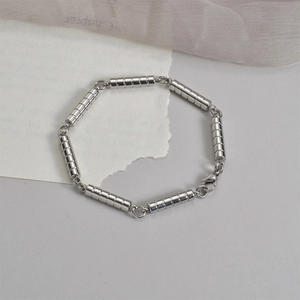 Minimalistische Gliederkette aus Titanstahl im Bambus-Design mit Karabinerverschluss