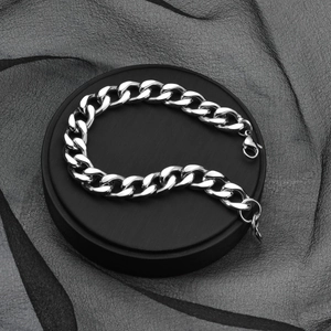 Pulsera de cadena de eslabones plateada pulida con cierre de langosta en negro