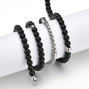 Collier perlé fait main avec perles noires mates et chaîne box en acier inoxydable