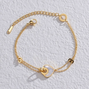 Bracelet double couche en or 14K avec pendentif cœur minimaliste et nacre blanche