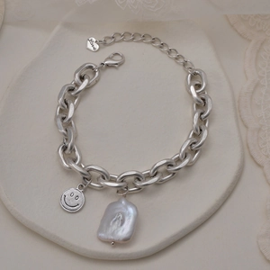 Alloy Faux Artificial Baroque Pearl Bracelet With Smiley Face Round Tag And Heart Love Charm Retro Thick Chain For Women