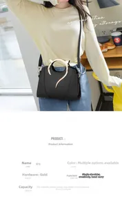 Sac en cuir noir à poignées oreilles de chat montrant l'espace pour téléphone et parapluie
