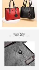 Detalle de los bolsos tote de cuero con patrón de lichi en rojo y negro con botón redondo