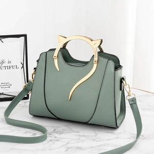 Sac à main vert clair avec poignée oreilles de chat et bandoulière en cuir amovible