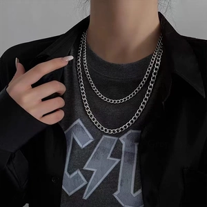 Collier double chaîne Cuban en acier inoxydable argenté pour un look hip-hop urbain et moderne