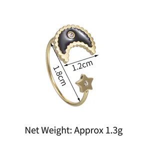 Anello minimalista luna e stella dorato con smalto nero e accenti di cristallo