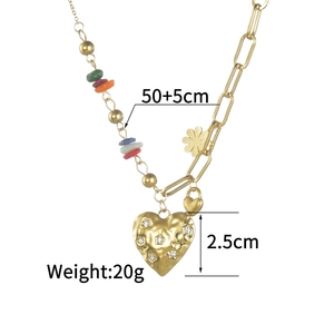 Collier en titane doré 14 carats avec pendentif cœur martelé et perles colorées, 50cm