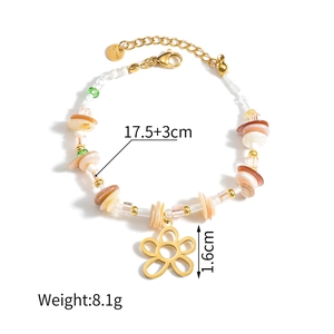 Bracciale di perline in acciaio dorato con conchiglie colorate e ciondolo a fiore