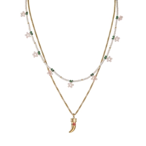 Collier double couche plaqué or 14K avec perles blanches et pendentif corne