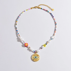 Collier bohème perles colorées avec pendentif mauvais œil et détails de sourire