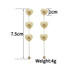 Boucles d'oreilles cœur en acier inoxydable 14K doré avec pompons et texture radiale