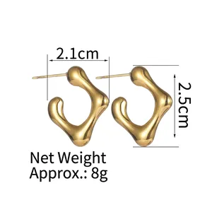 Boucles d'oreilles irrégulières en titane or 18K avec design en métal liquide