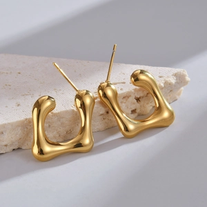 Boucles d'oreilles irrégulières plaquées or 18K avec lignes géométriques organiques modernes