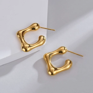 Boucles d'oreilles minimalistes en titane doré 18K, forme vague irrégulière effet métal