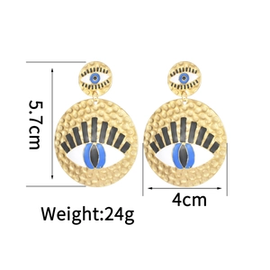 Détails des boucles d'oreilles œil porte-bonheur 5,7cm avec texture dorée et dimensions