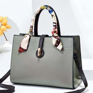 Sac À Main En Cuir PU Mode Femmes Élégant Motif Litchi Sac À Bandoulière Avec Écharpe En Satin Fermoir Tournant Or