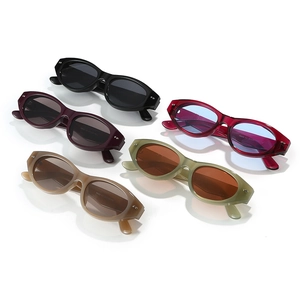 Retro cat-eye leopard print sunglasses for women in five assorted trendy colors