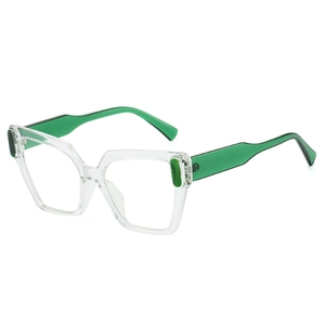 Lunettes de soleil œil-de-chat tendance avec monture transparente et branches vertes sur fond blanc
