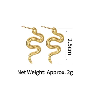 Boucles d'oreilles serpent minimalistes en acier inoxydable doré à texture écaillée
