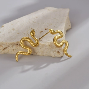 Boucles D'oreilles Puces Serpent En Acier Inoxydable Plaqué Or Écailles Texturées Forme Animale Bijoux Minimalistes Femme