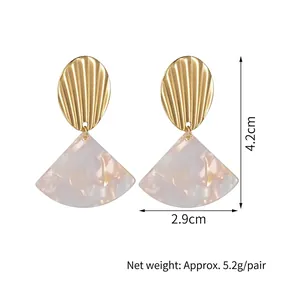 Boucles d'oreilles vintage françaises en acier doré avec pendentifs en acétate marbré
